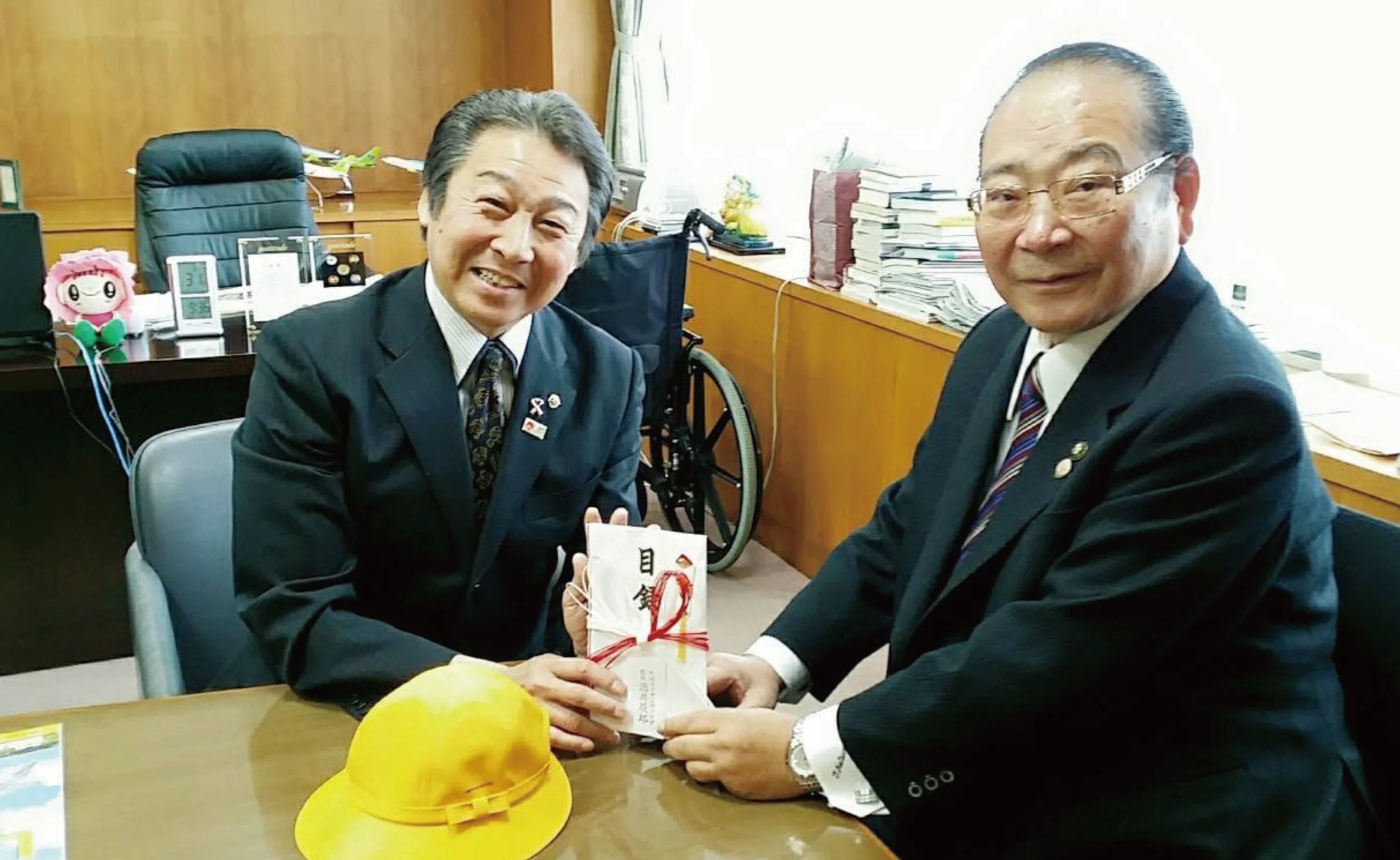 2014-2015年度 小学校新1年生へ通学帽を寄贈